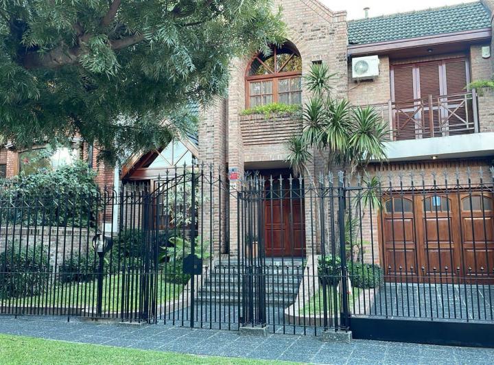 Casa · 350m² · 5 Ambientes · 5 Cocheras