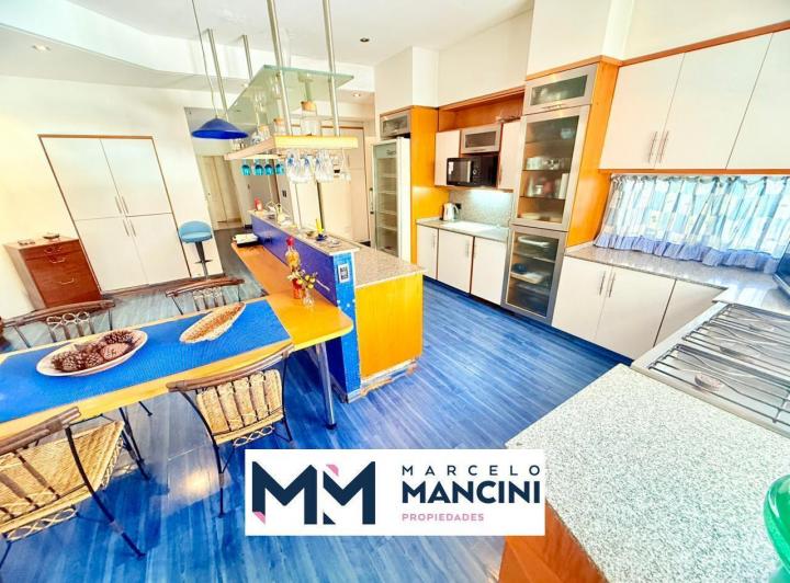 Casa · 690m² · 8 Ambientes · 8 Cocheras