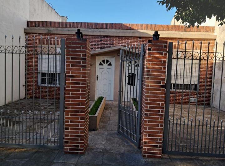 Casa · 150m² · 6 Ambientes · 2 Cocheras