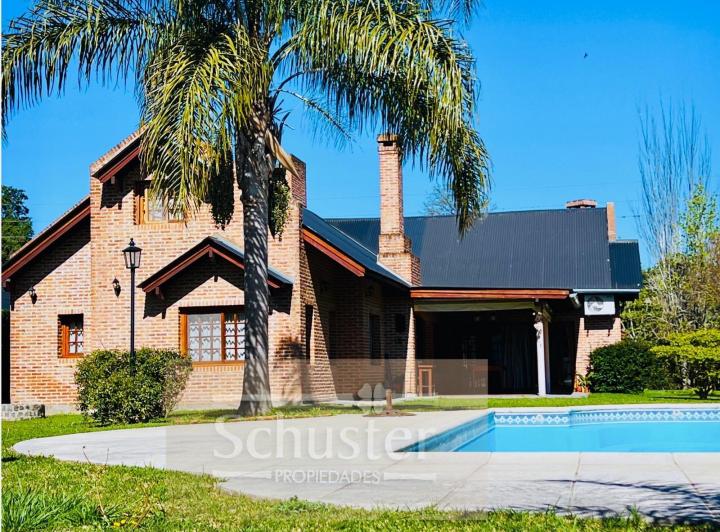 Casa · 280m² · 5 Ambientes · 2 Cocheras