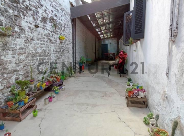 Casa · 300m² · 7 Ambientes · 4 Cocheras