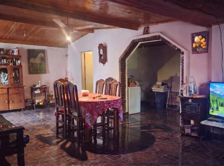 Casa · 95m² · 5 Ambientes · 1 Cochera