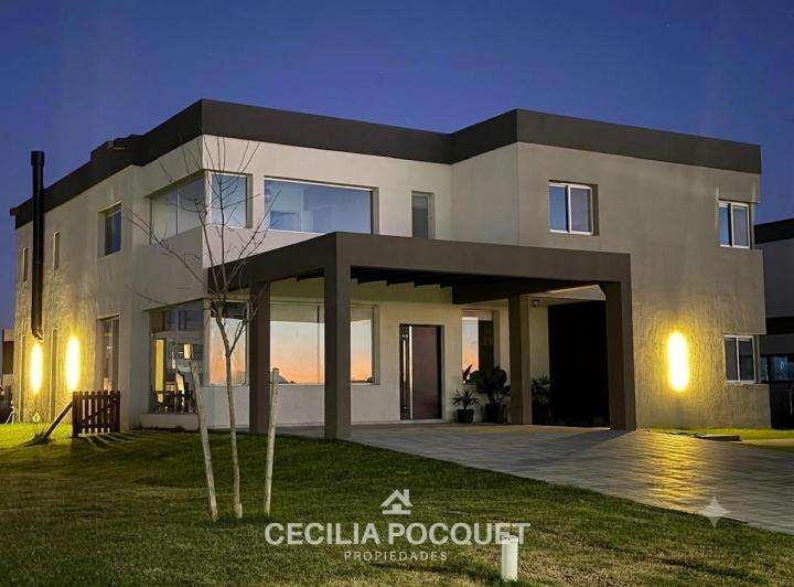 Casa · 330m² · 6 Ambientes · 2 Cocheras