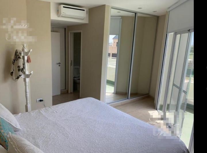 Casa · 300m² · 5 Dormitorios · 2 Cocheras