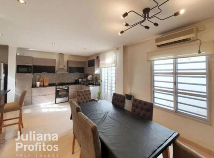 Casa · 222m² · 6 Ambientes · 2 Cocheras