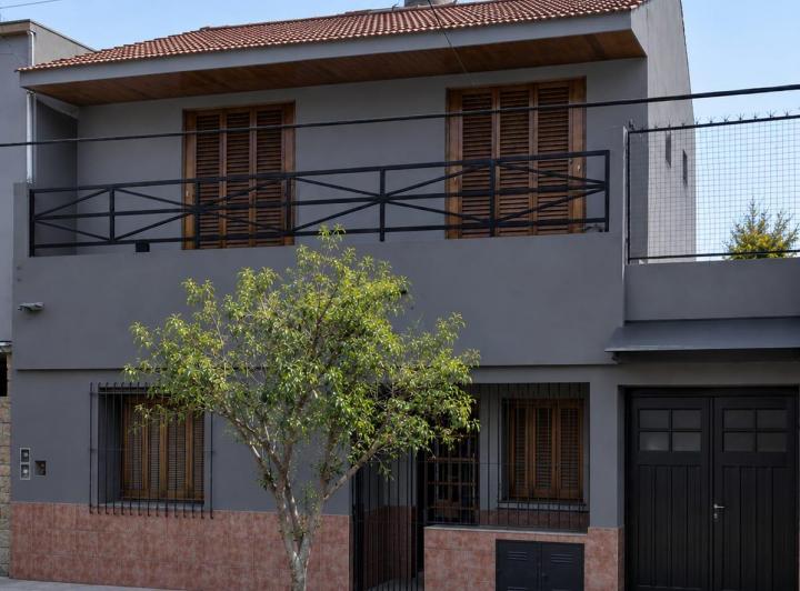Casa · 200m² · 8 Ambientes · 2 Cocheras