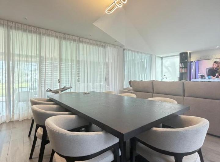 Casa · 202m² · 5 Ambientes · 5 Cocheras