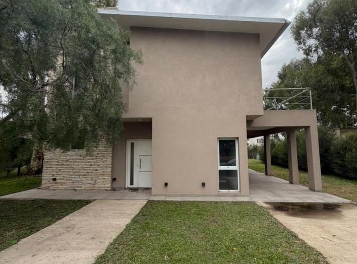 Casa · 180m² · 5 Ambientes · 5 Cocheras