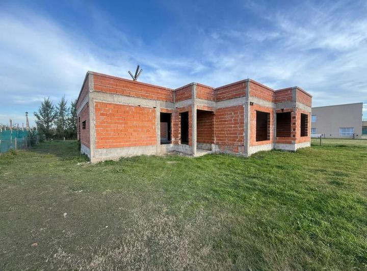 Casa · 260m² · 5 Ambientes · 2 Cocheras