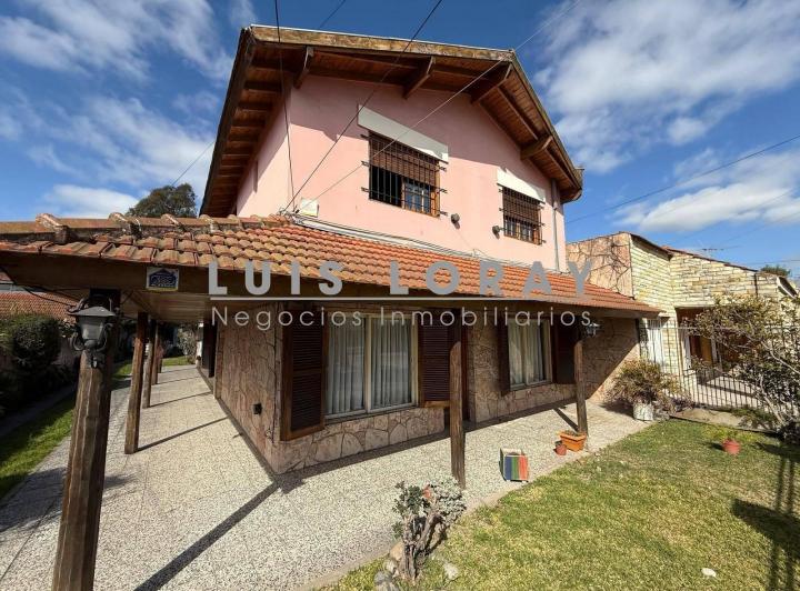 Casa · 243m² · 7 Ambientes · 1 Cochera