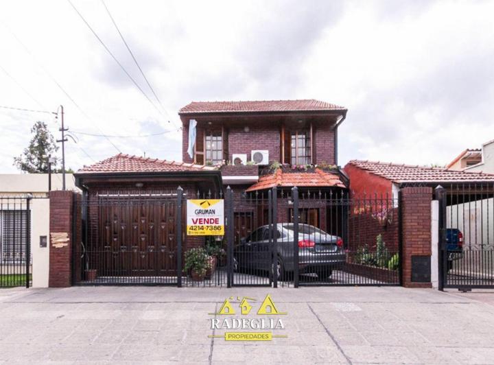 Casa · 207m² · 5 Ambientes · 2 Cocheras