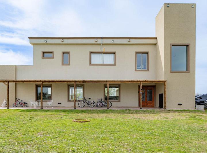 Casa · 510m² · 8 Ambientes · 3 Cocheras