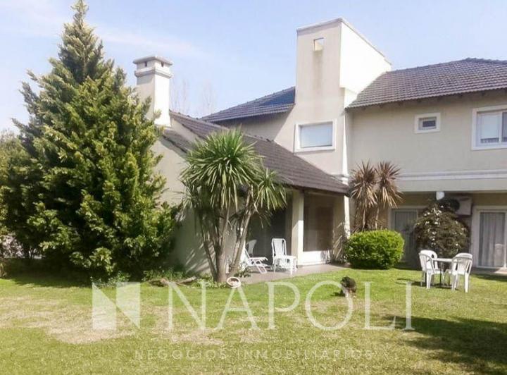 Casa · 260m² · 5 Ambientes · 1 Cochera