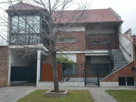 Casa · 290m² · 4 Dormitorios · 3 Cocheras