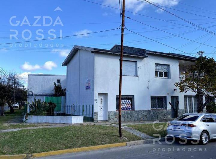 Casa · 315m² · 7 Ambientes · 2 Cocheras