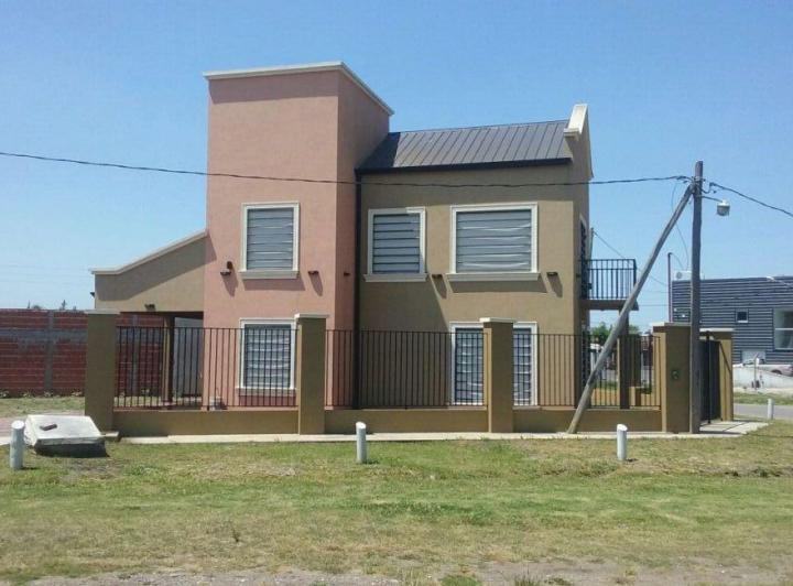 Casa · 98m² · 5 Ambientes · 1 Cochera