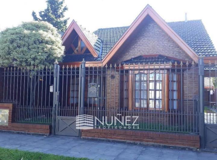 Casa · 200m² · 5 Ambientes · 1 Cochera