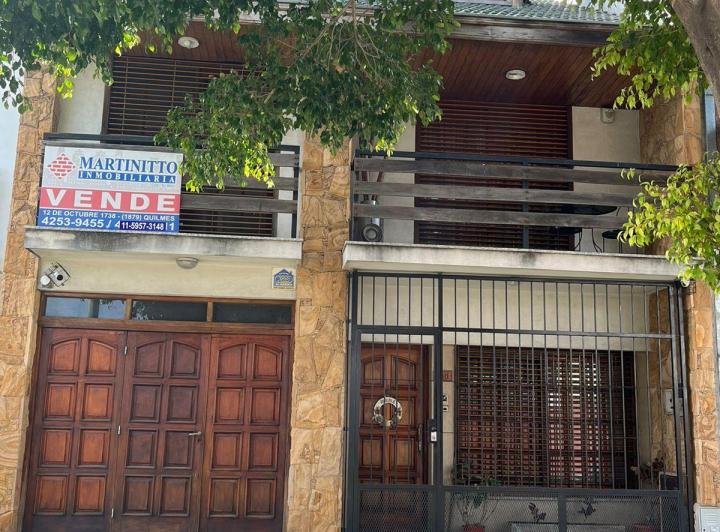 Casa · 210m² · 5 Ambientes · 1 Cochera