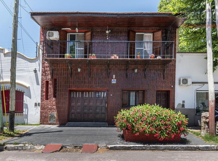 Casa · 160m² · 5 Ambientes · 1 Cochera