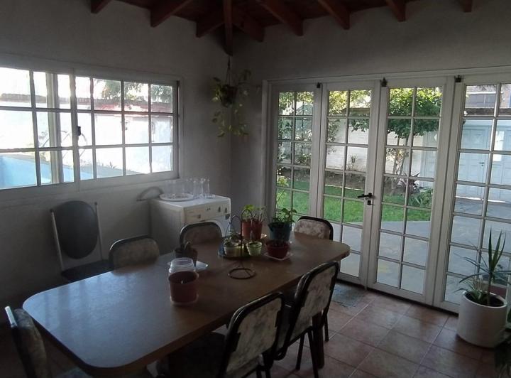 Casa · 300m² · 5 Ambientes · 1 Cochera