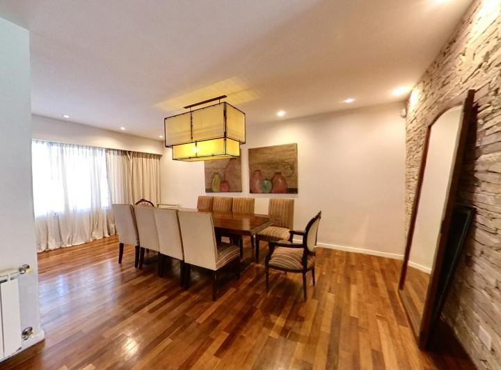 Casa · 450m² · 5 Dormitorios · 4 Cocheras