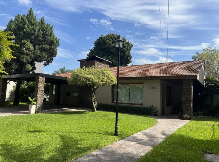 Casa · 450m² · 9 Ambientes · 2 Cocheras