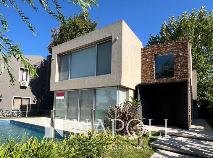 Casa · 200m² · 6 Ambientes · 2 Cocheras