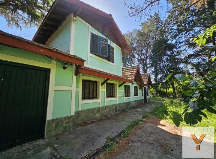 Casa · 350m² · 5 Ambientes · 1 Cochera