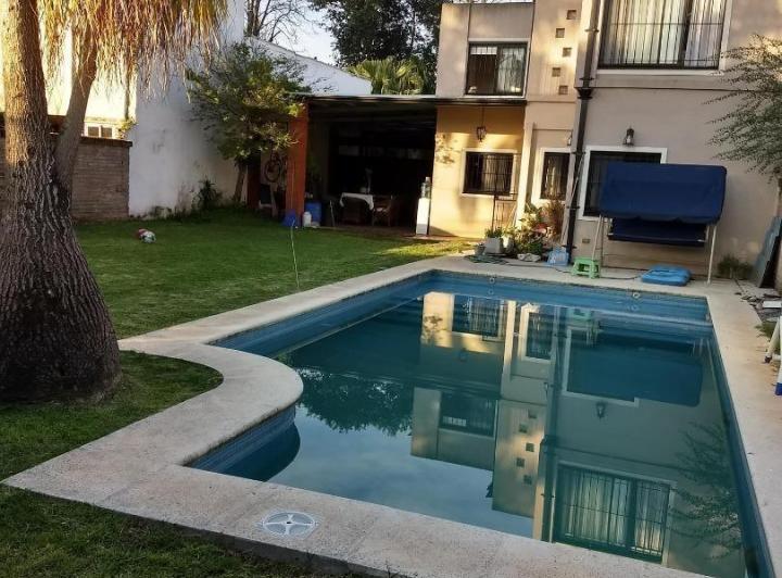 Casa · 350m² · 5 Ambientes · 4 Cocheras