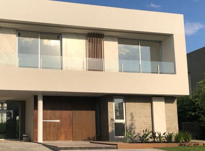 Casa · 450m² · 4 Dormitorios