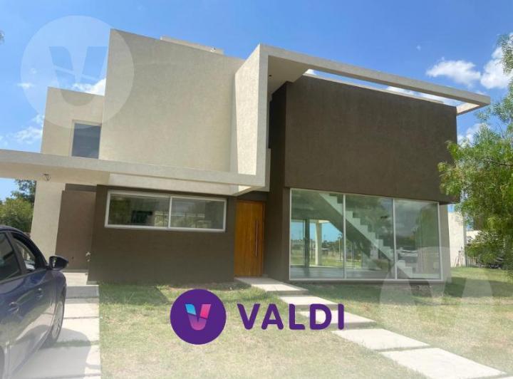 Casa · 155m² · 6 Ambientes · 2 Cocheras