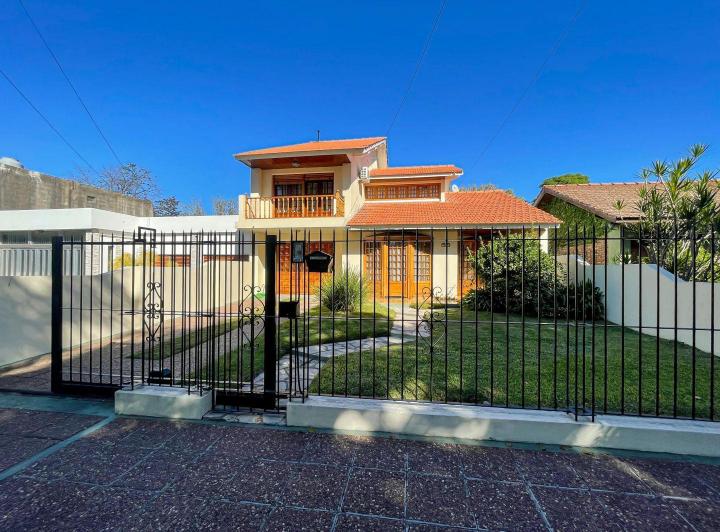 Casa · 198m² · 7 Ambientes