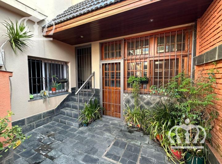 Casa · 255m² · 6 Ambientes · 2 Cocheras