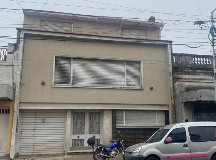Casa · 415m² · 16 Ambientes · 1 Cochera