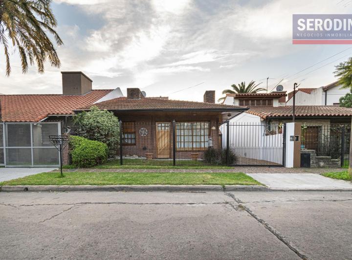Casa · 320m² · 5 Ambientes · 4 Cocheras