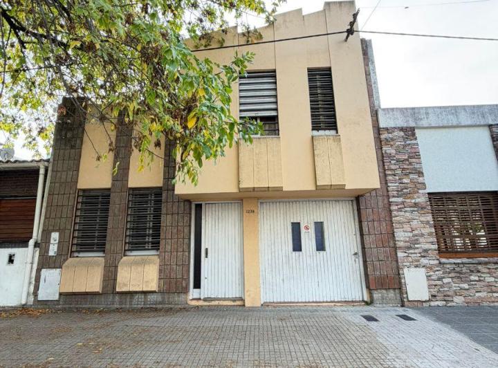 Casa · 191m² · 5 Ambientes · 1 Cochera