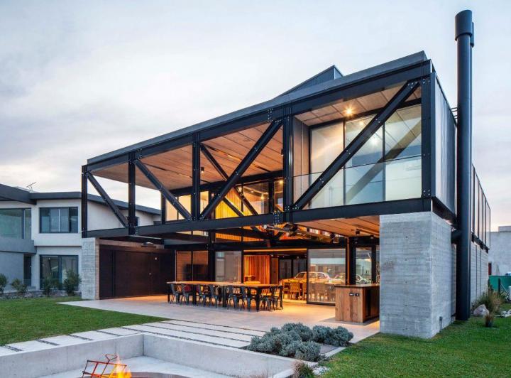 Casa · 266m² · 5 Ambientes · 5 Cocheras