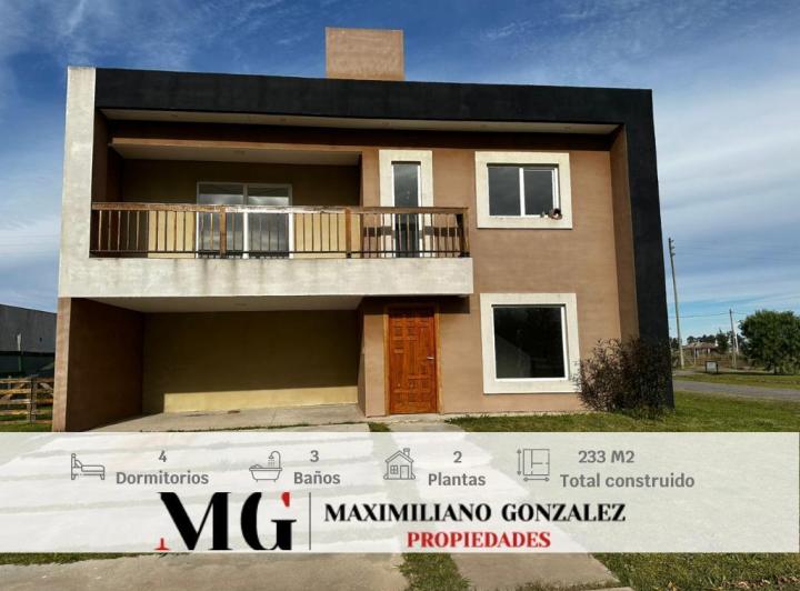 Casa · 233m² · 6 Ambientes · 2 Cocheras