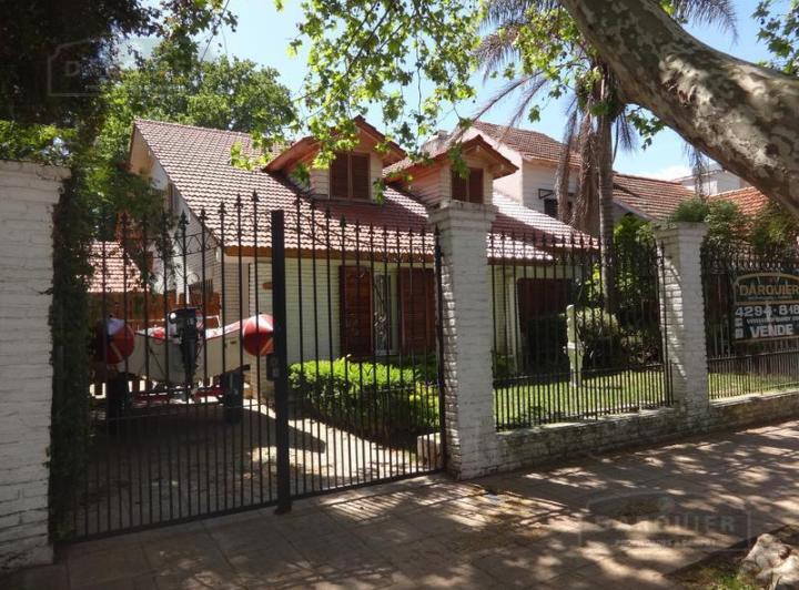 Casa · 342m² · 6 Ambientes · 1 Cochera