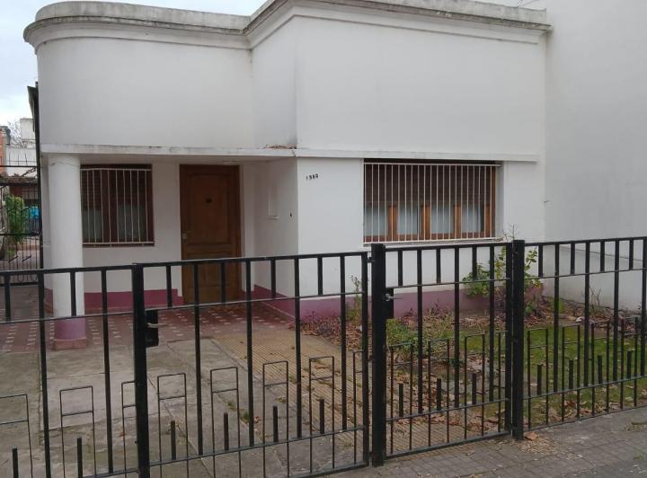 Casa · 160m² · 10 Ambientes · 1 Cochera