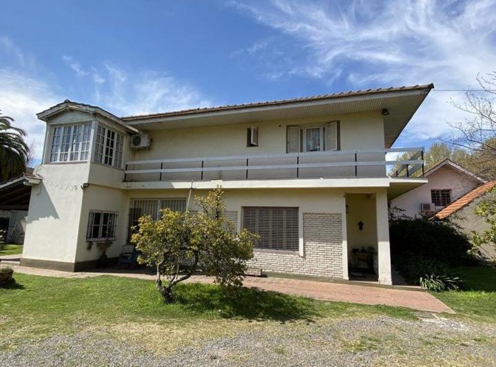 Casa · 182m² · 6 Ambientes