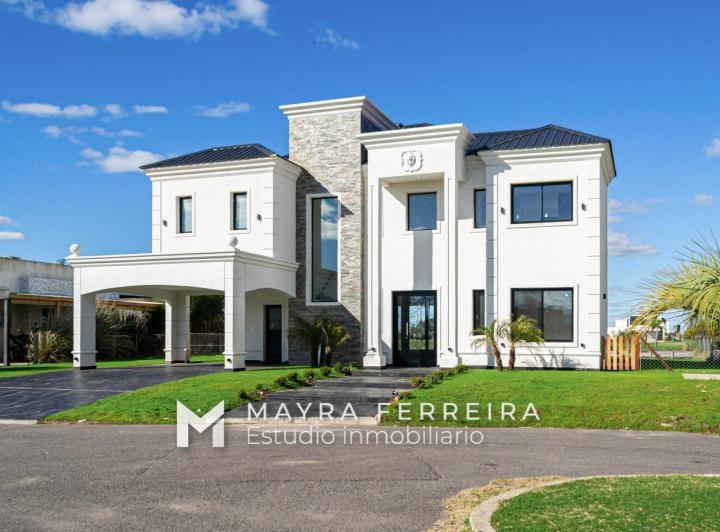 Casa · 200m² · 6 Ambientes · 2 Cocheras