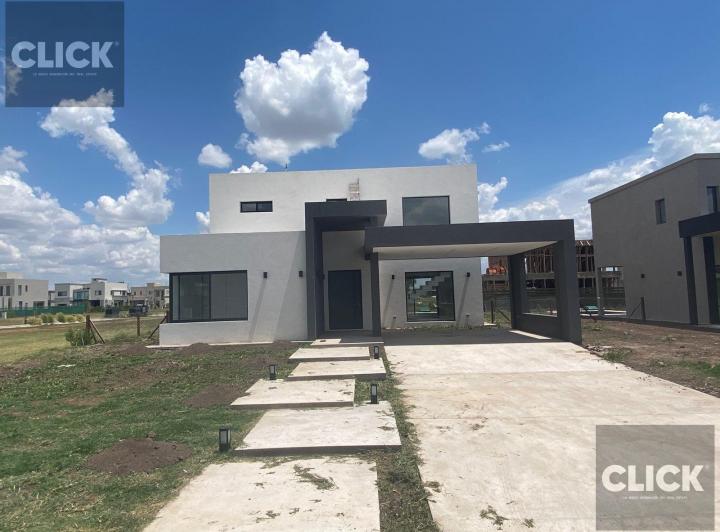 Casa · 170m² · 5 Ambientes · 4 Cocheras