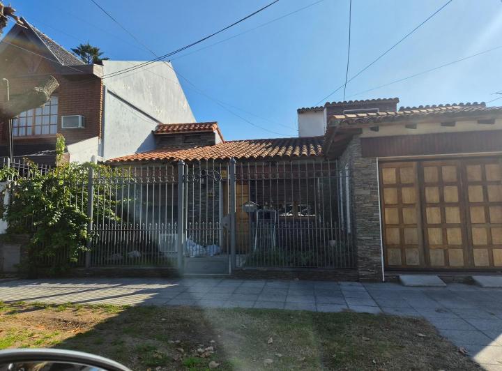 Casa · 208m² · 5 Ambientes · 1 Cochera