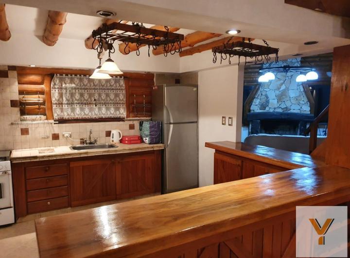 Casa · 300m² · 6 Ambientes · 3 Cocheras
