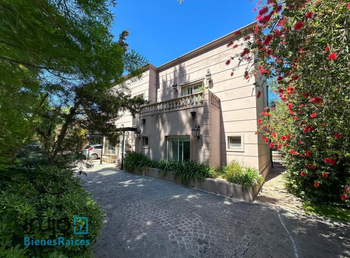 Casa · 328m² · 6 Ambientes · 6 Cocheras