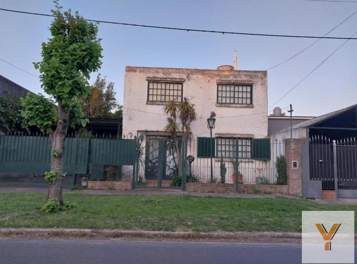 Casa · 189m² · 5 Ambientes · 2 Cocheras