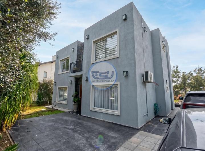 Casa · 256m² · 7 Ambientes