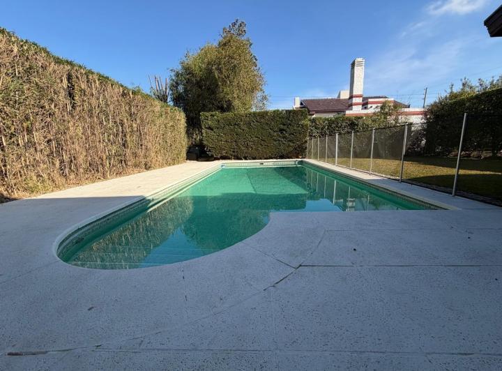 Casa · 450m² · 5 Ambientes · 2 Cocheras