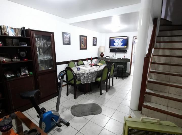 Casa · 113m² · 5 Ambientes · 1 Cochera